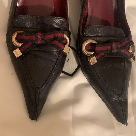 Vintage Gucci Black pumps with signature Red and Black Gucci Bow, size 8.5 - Picture 2 of 8